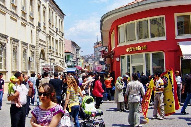 Izmir City Tour with Kordonboyu Republic Square, Konak Square, Clock Tower, Kemeralti Bazaar and Karsiyaka