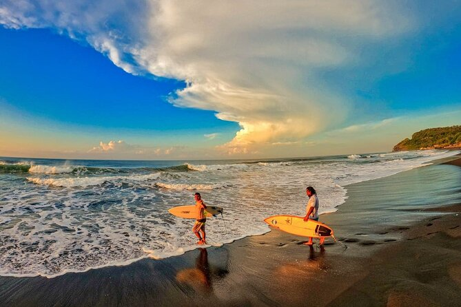 Santa Ana Volcano Hike: Surf Lesson & Beach Adventure at El Tunco.