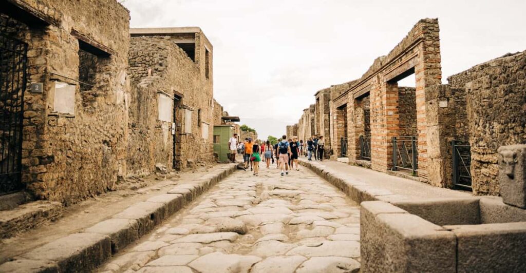 From Rome: Pompeii with Expert Guide & Amalfi Coast Day Trip