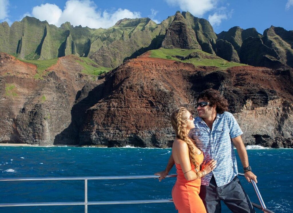 Na Pali Sunset & Sightsee Boat Tour