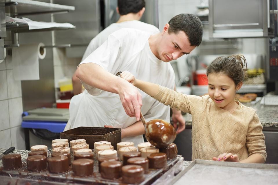 Paris: Behind the Scenes Bakery Tour with Breakfast