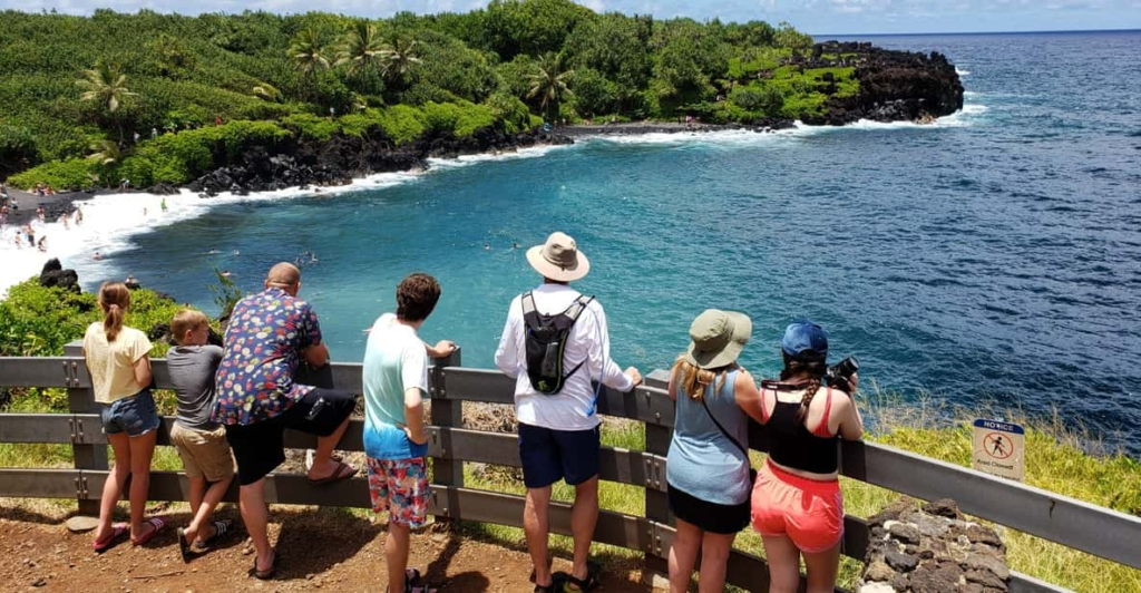 Maui: Road to Hana Adventure with Breakfast & Lunch