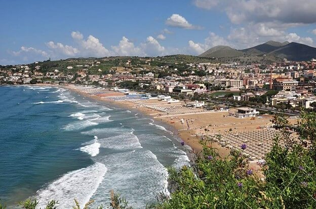  Serapo Beach (Spiaggia di Serapo)