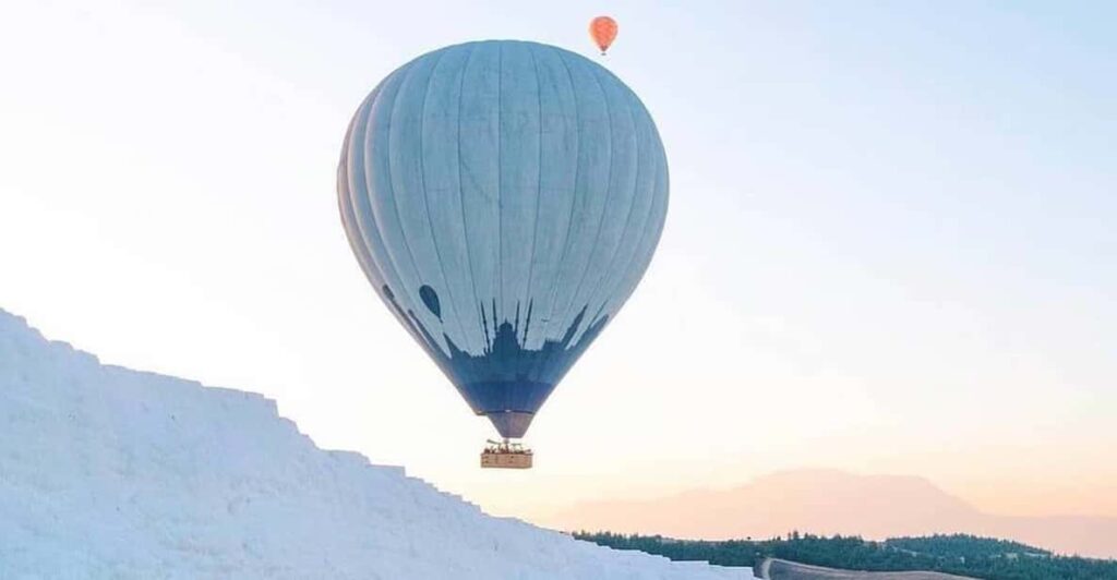 From Antalya: Pamukkale Hot Air Balloon Flight with Lunch