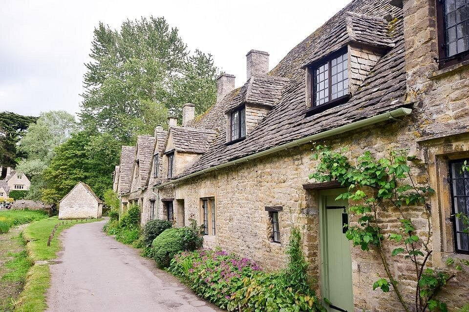 Cotswolds Villages and Oxford Full Day Tour from London