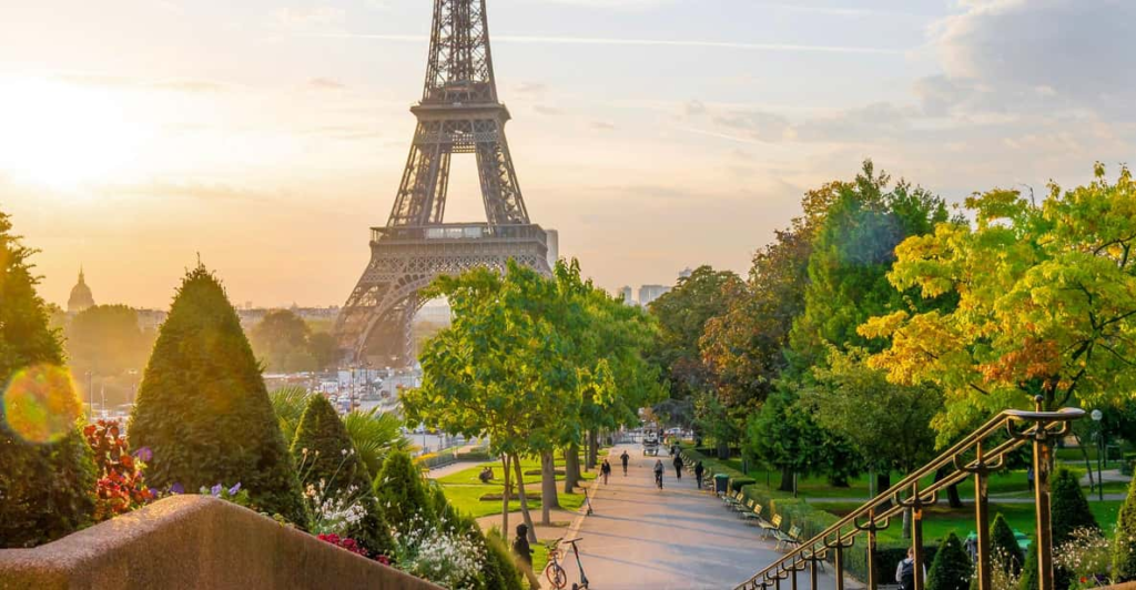 Paris: Access Eiffel Tower Summit or Second Level