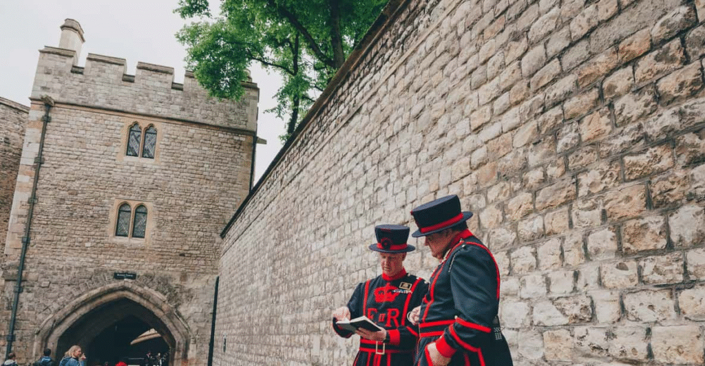 Ultimate Tower of London, Beefeater Welcome & Crown Jewels