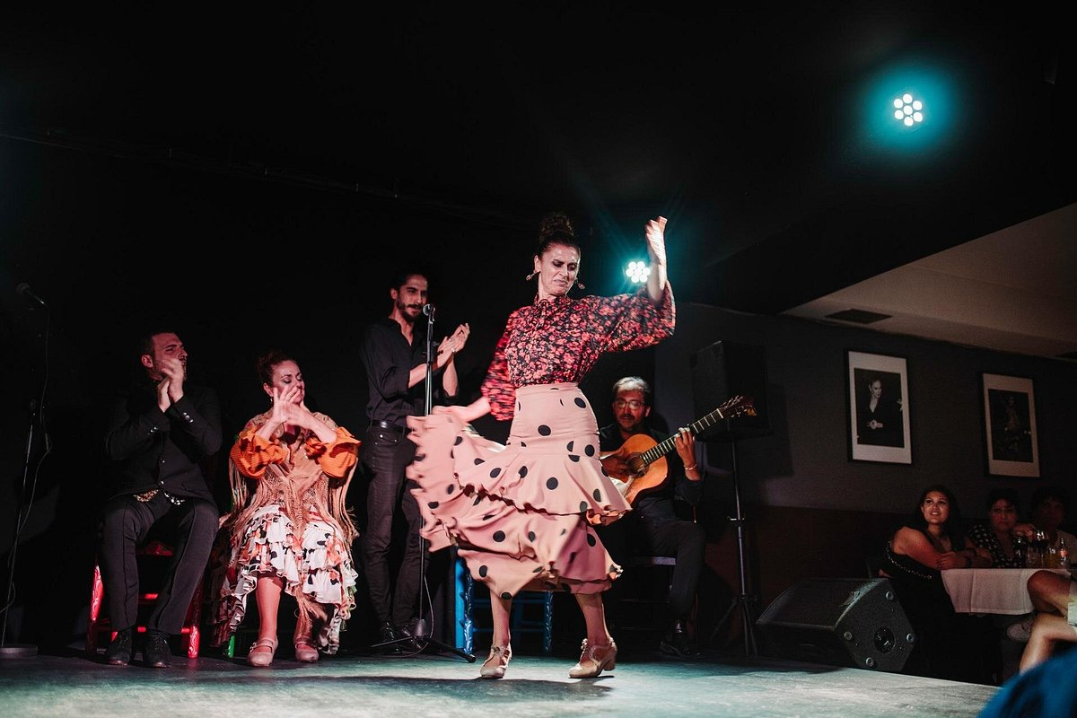 Authentic Flamenco Show with Tapas & Wine Guided Tour