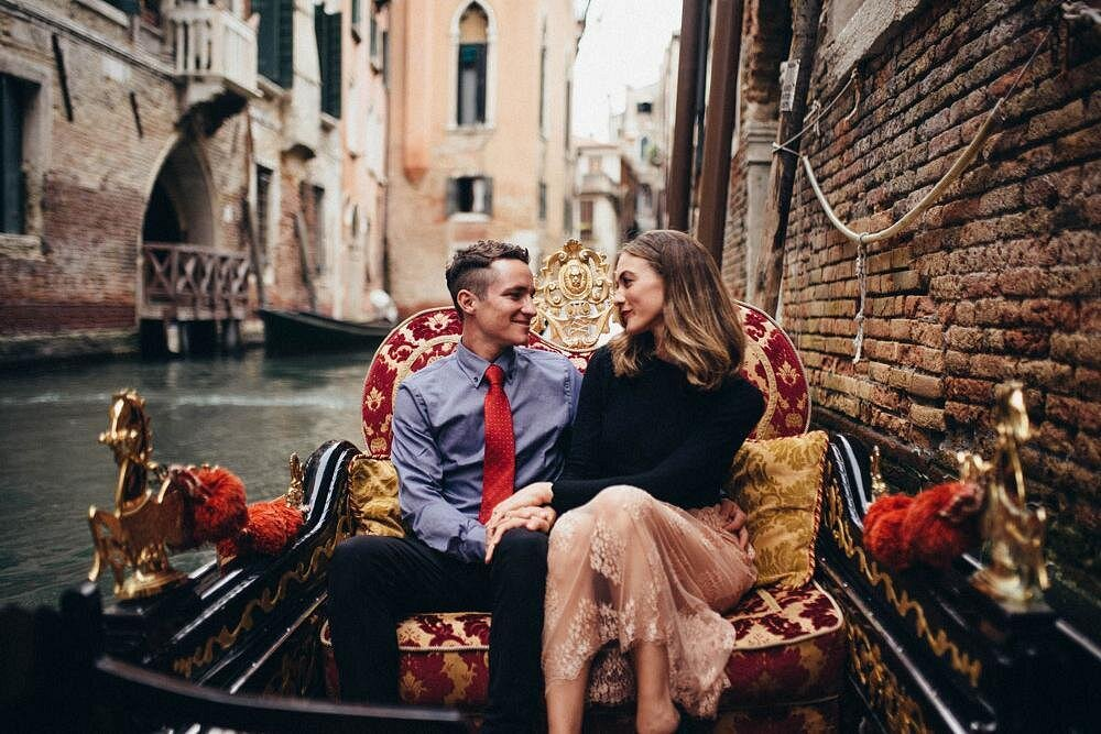 Private Photo Shoot in Venice with Gondola Ride Included